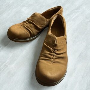 Clarks Women's brown leather loafers